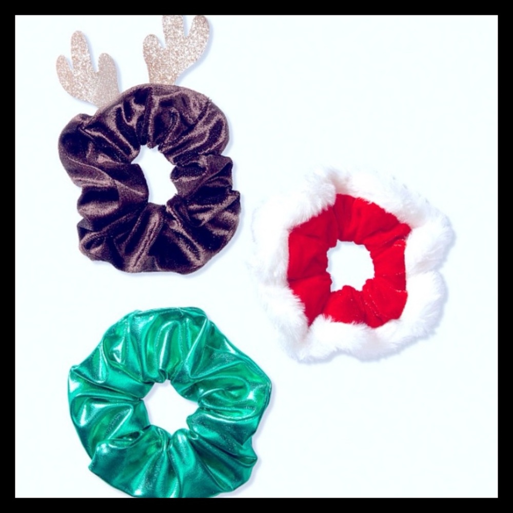 💕ⓅⒾⓃⓀ ⓋⓈ Holiday Christmas Scrunchies 3-Pack NWT💕